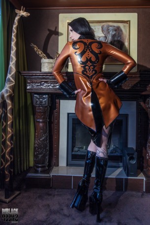 Daphne Latex Frack DeLuxe